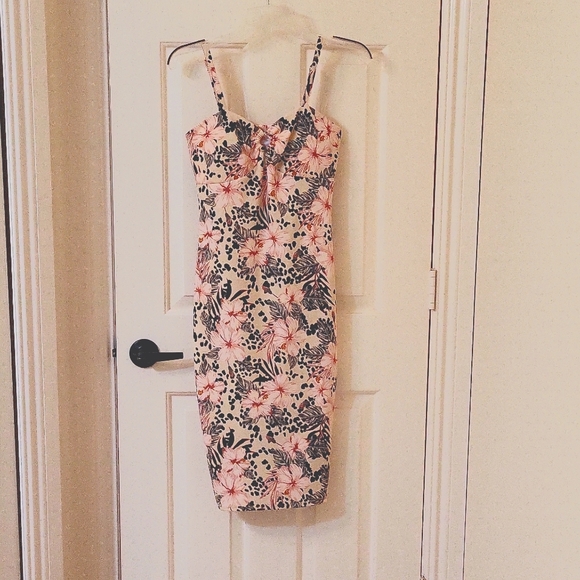 No Boundaries Sleeveless Floral Dress - Picture 5 of 6